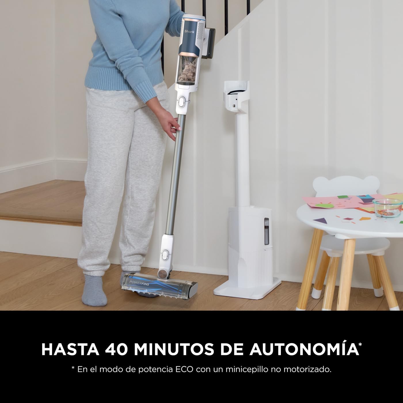 Shark Clean & Empty Aspiradora sin cable, 40 min de autonomía, sistema de vaciado automático, ligera, Anti Hair Wrap, minicepillo pelo de mascotas y boquilla estrecha, luces LED, blanco/azul, BU3521EU